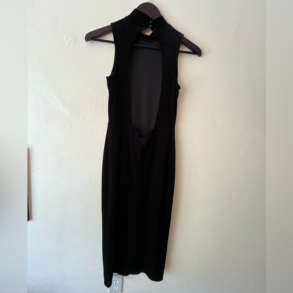 black velvet backless dress size M Enough about me…